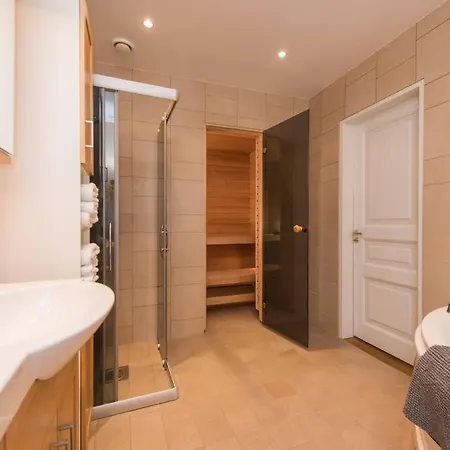 Apartment - Luxury 3 Bedroom, Sauna, Views *